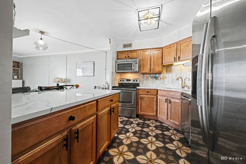 Tiny photo for 6033 N SHERIDAN Road #31M, Chicago, IL 60660 (MLS # 12720349)