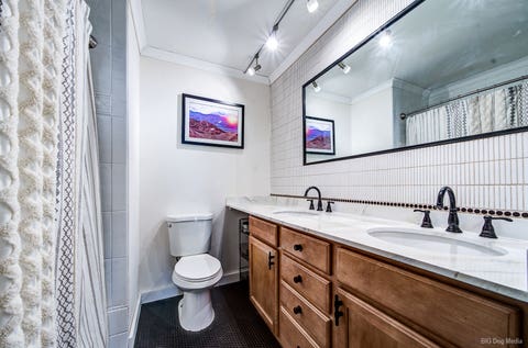 Tiny photo for 6033 N SHERIDAN Road #31M, Chicago, IL 60660 (MLS # 12720349)
