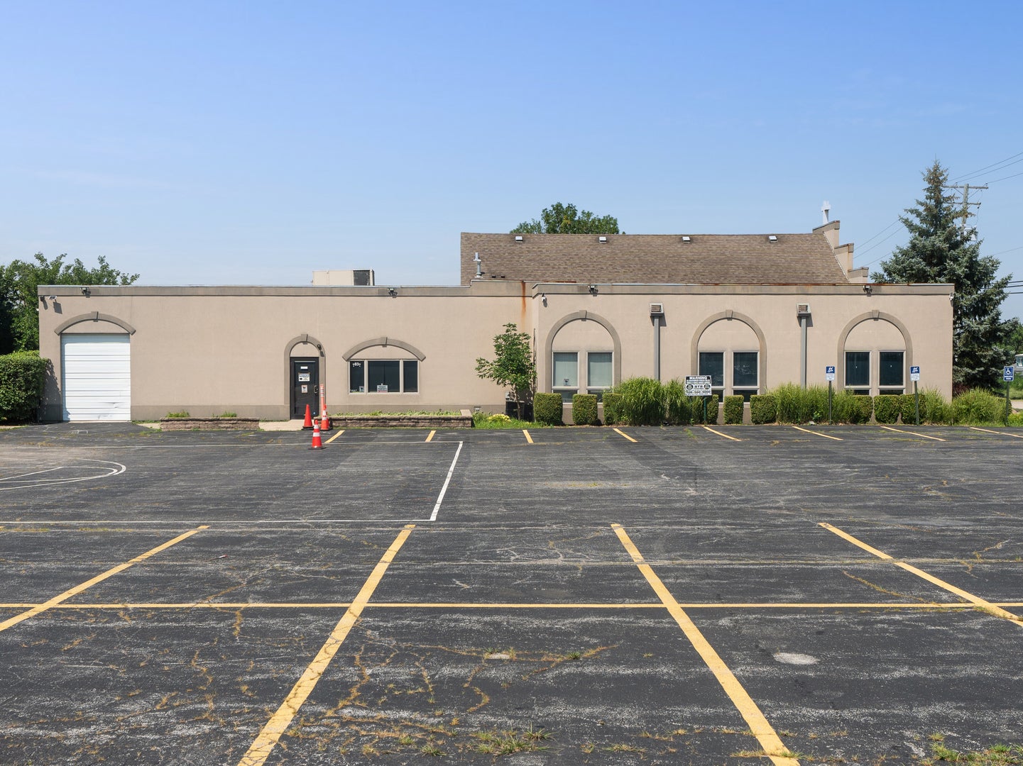7837 W Lincoln Highway