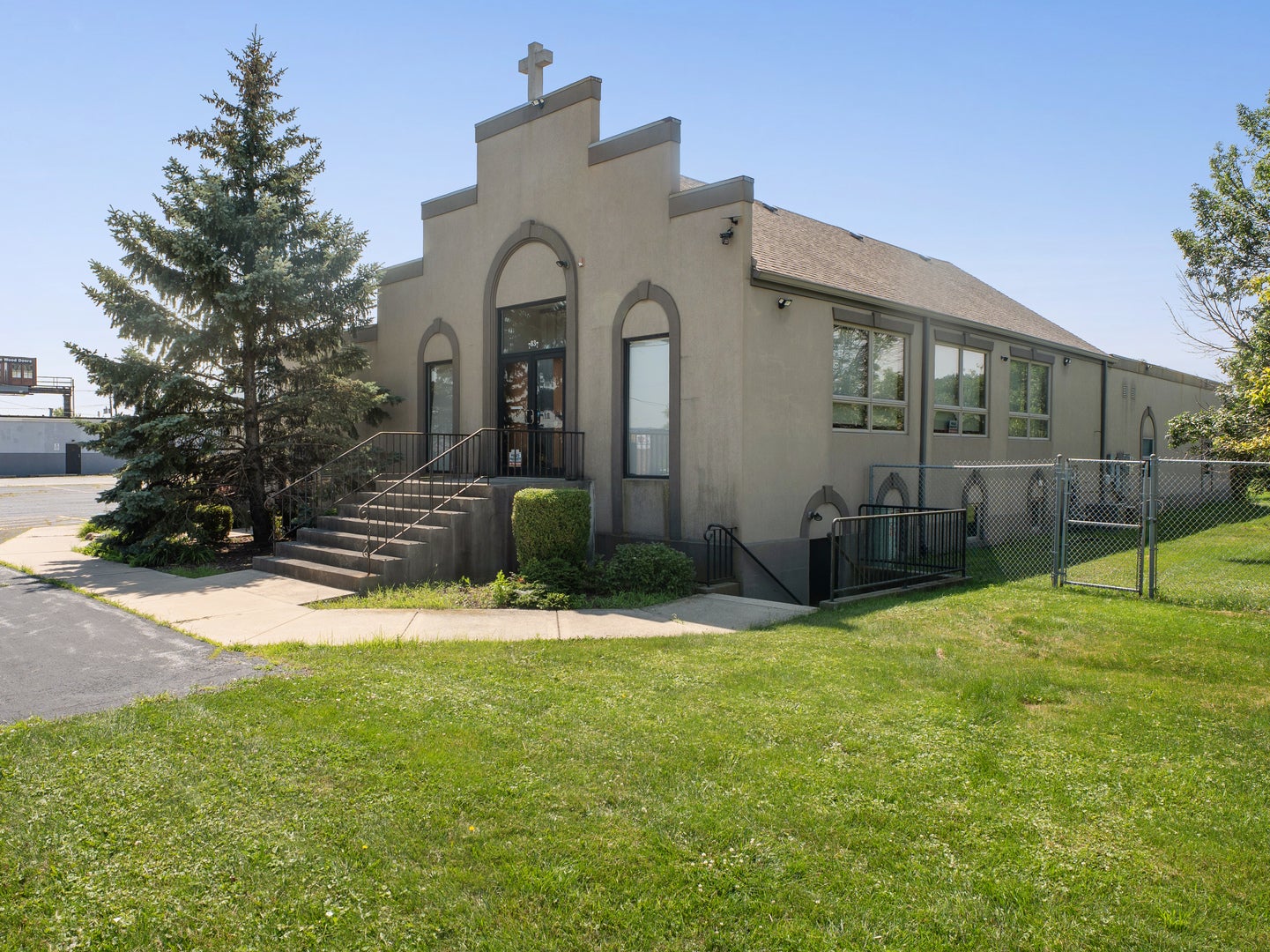 7837 W Lincoln Highway