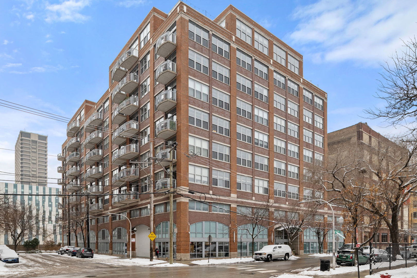 933 W VAN BUREN Street 508