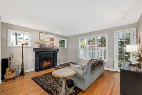 Tiny photo for 639 S Thurlow Street, Hinsdale, IL 60521 (MLS # 12525813)