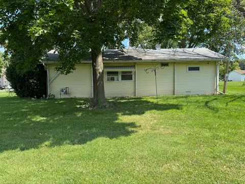 Tiny photo for 201 E Elm Street, Chatsworth, IL 60921 (MLS # 12447510)
