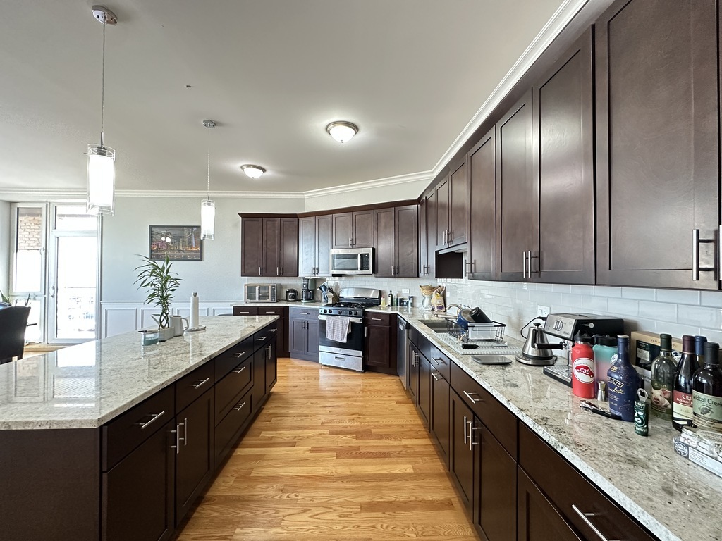 520 N Western Avenue 3C