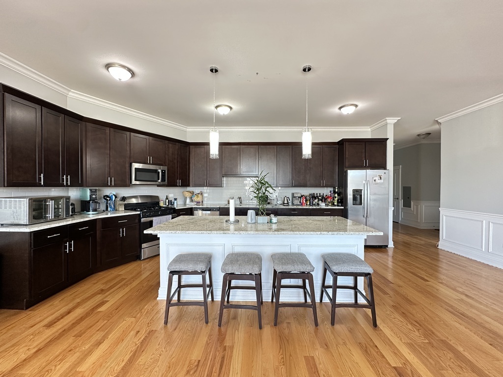 520 N Western Avenue 3C