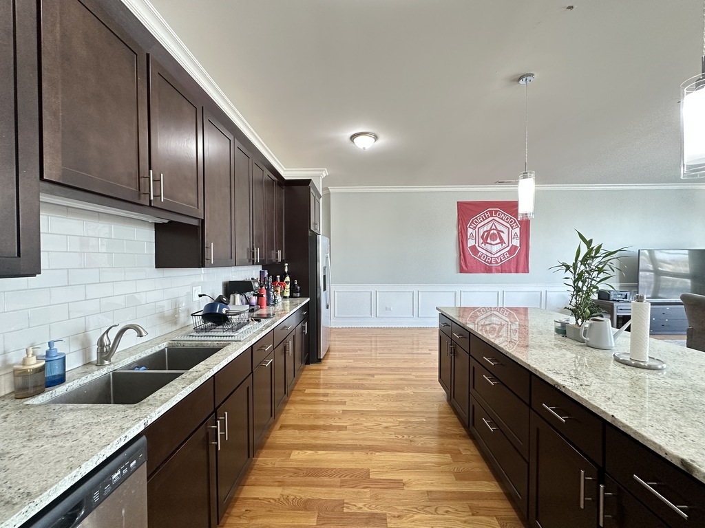 520 N Western Avenue 3C