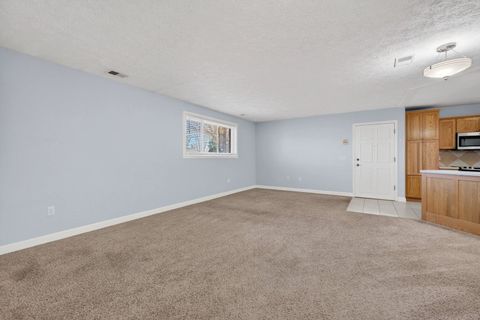Tiny photo for 4195 Fairview Drive #4, Bettendorf, IA 52722 (MLS # 100000600)