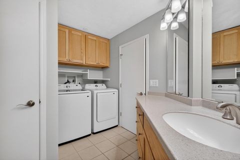 Tiny photo for 4195 Fairview Drive #4, Bettendorf, IA 52722 (MLS # 100000600)