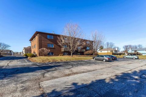 Tiny photo for 4195 Fairview Drive #4, Bettendorf, IA 52722 (MLS # 100000600)