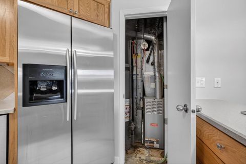 Tiny photo for 4195 Fairview Drive #4, Bettendorf, IA 52722 (MLS # 100000600)