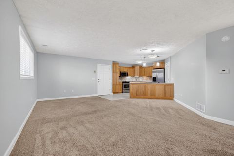 Tiny photo for 4195 Fairview Drive #4, Bettendorf, IA 52722 (MLS # 100000600)