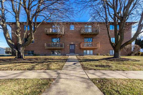 Photo of 4195 Fairview Drive #4, Bettendorf, IA 52722 (MLS # 100000600)