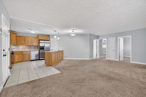 Tiny photo for 4195 Fairview Drive #4, Bettendorf, IA 52722 (MLS # 100000600)