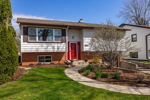 Tiny photo for 908 40th Street, Downers Grove, IL 60515 (MLS # 12636391)