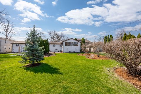 Tiny photo for 908 40th Street, Downers Grove, IL 60515 (MLS # 12636391)