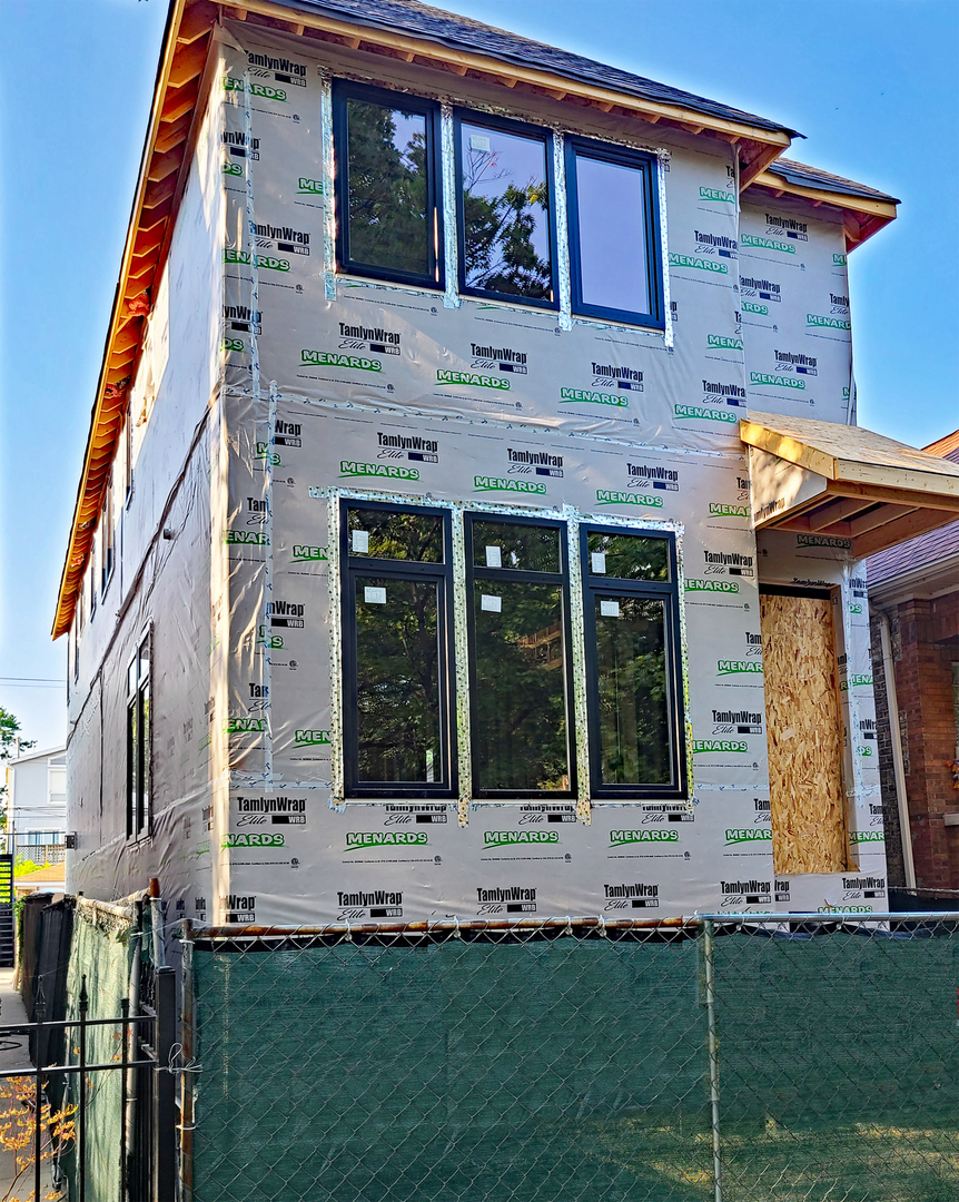 2468 W Berteau Avenue