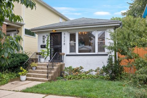 Photo of 3328 N RIDGEWAY Avenue, Chicago, IL 60618 (MLS # 12498133)