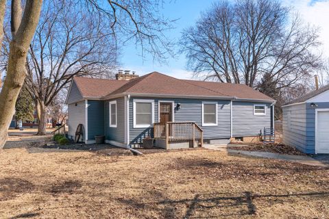 Photo of 338 Lakelawn Boulevard, Aurora, IL 60506 (MLS # 12602257)