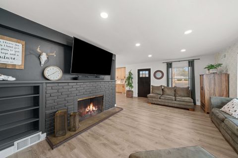 Tiny photo for 338 Lakelawn Boulevard, Aurora, IL 60506 (MLS # 12602257)