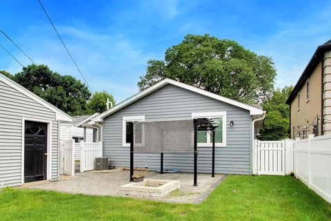 Tiny photo for 202 N Prospect Manor Avenue, Mount Prospect, IL 60056 (MLS # 12754128)