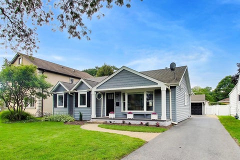 Tiny photo for 202 N Prospect Manor Avenue, Mount Prospect, IL 60056 (MLS # 12754128)