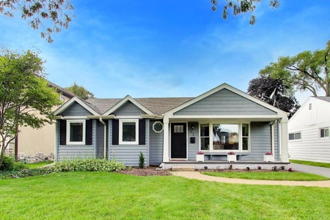 Photo of 202 N Prospect Manor Avenue, Mount Prospect, IL 60056 (MLS # 12754128)