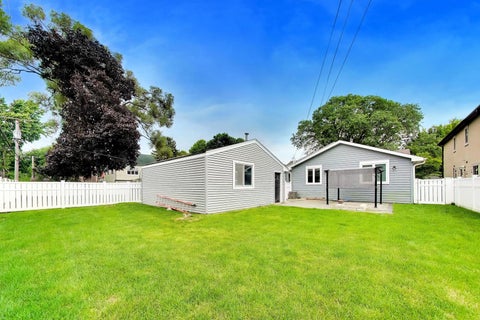 Tiny photo for 202 N Prospect Manor Avenue, Mount Prospect, IL 60056 (MLS # 12754128)