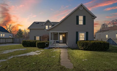 Photo of 325 N Market Street, Hoopeston, IL 60942 (MLS # 12566298)