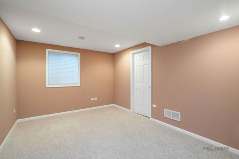 Tiny photo for 570 Patriot Court, Gurnee, IL 60031 (MLS # 12465068)
