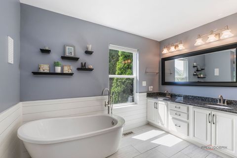 Tiny photo for 570 Patriot Court, Gurnee, IL 60031 (MLS # 12465068)