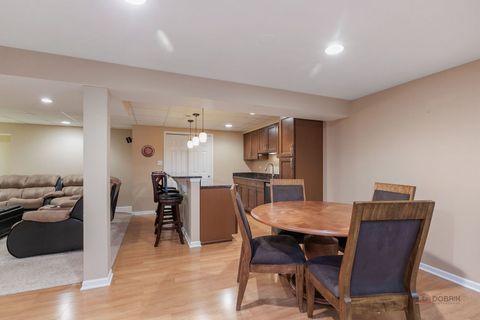 Tiny photo for 570 Patriot Court, Gurnee, IL 60031 (MLS # 12465068)