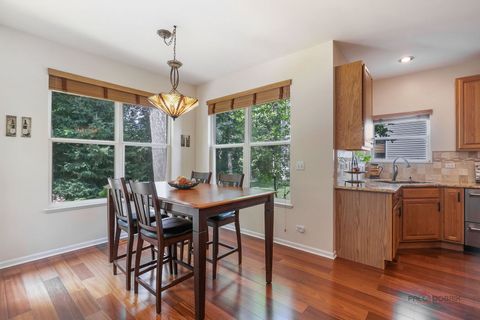 Tiny photo for 570 Patriot Court, Gurnee, IL 60031 (MLS # 12465068)