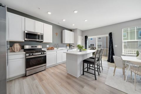 Tiny photo for 1004 Atterberg Road, South Elgin, IL 60177 (MLS # 12638102)