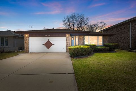 Photo of 6743 W 89th Place, Oak Lawn, IL 60453 (MLS # 12623266)