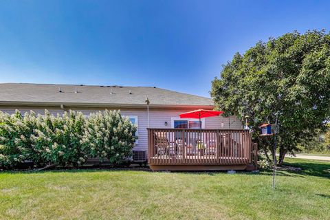 Tiny photo for 900 Yorktown Street, McHenry, IL 60050 (MLS # 12578467)