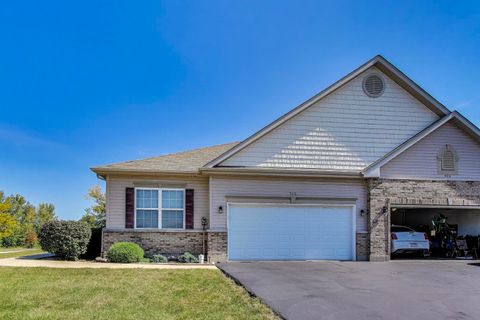 Tiny photo for 900 Yorktown Street, McHenry, IL 60050 (MLS # 12578467)