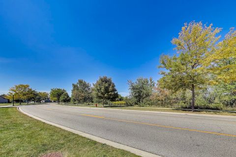 Tiny photo for 900 Yorktown Street, McHenry, IL 60050 (MLS # 12578467)