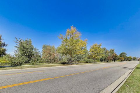 Tiny photo for 900 Yorktown Street, McHenry, IL 60050 (MLS # 12578467)