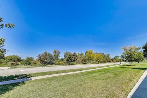Tiny photo for 900 Yorktown Street, McHenry, IL 60050 (MLS # 12578467)