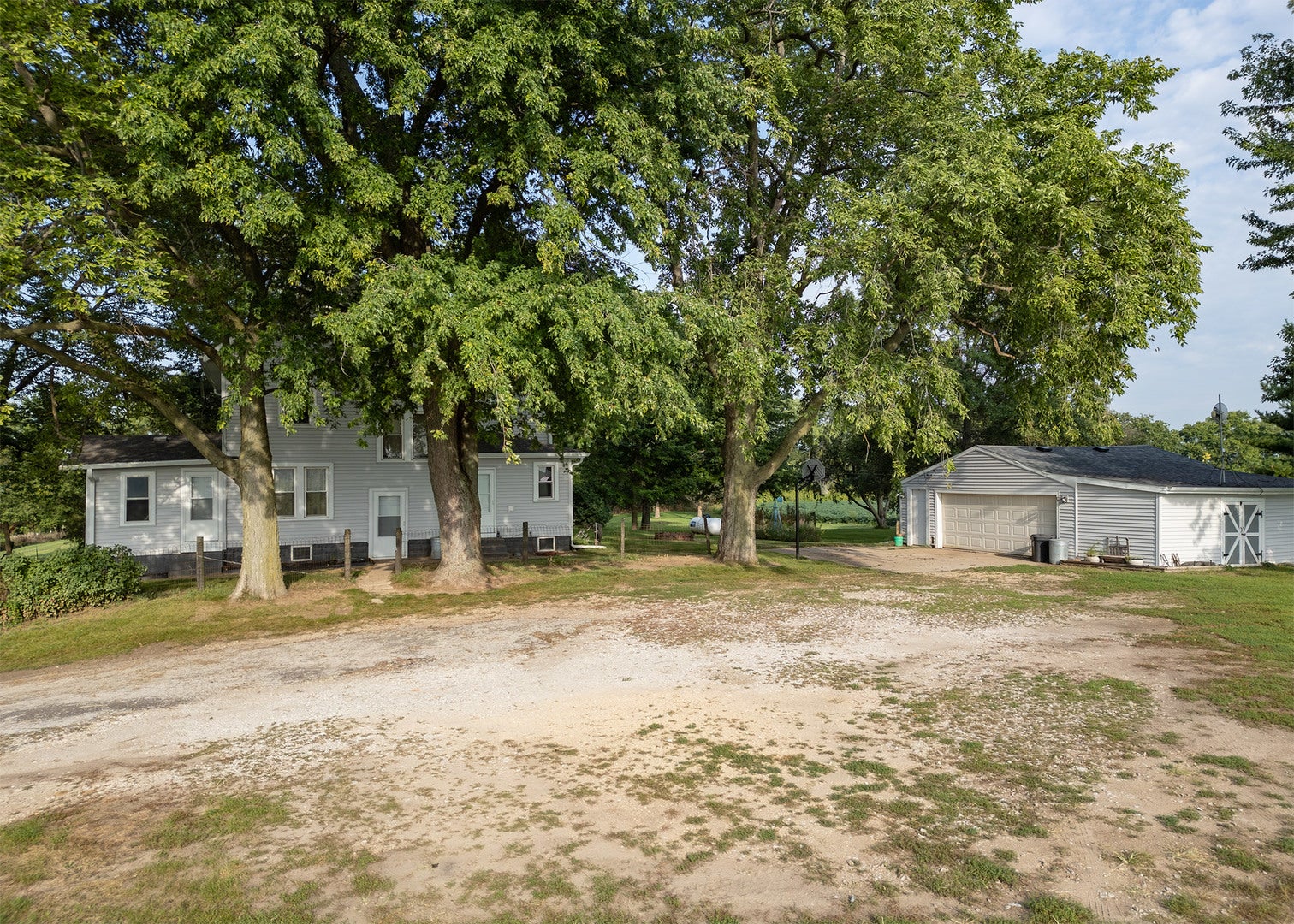 27242 E 2900th Street