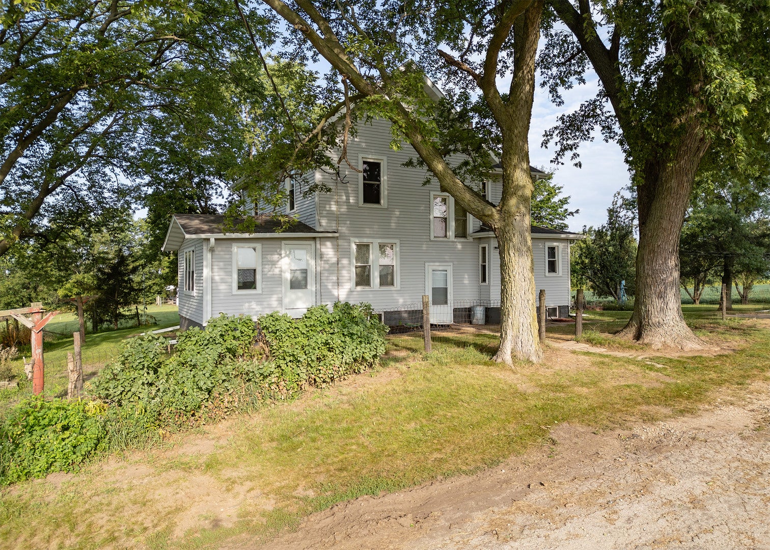 27242 E 2900th Street