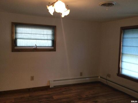 Tiny photo for 203 E Whitlock Street, Jonesboro, IL 62952 (MLS # QC4266986)