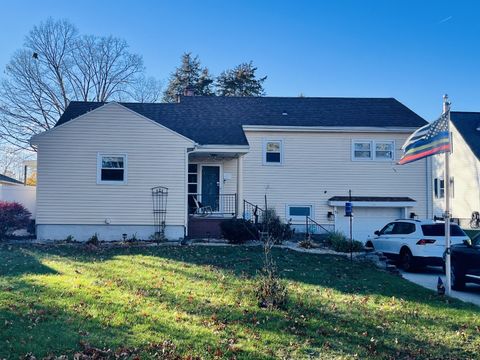 Photo of 911 Parks Lane, Ottawa, IL 61350 (MLS # 12519088)