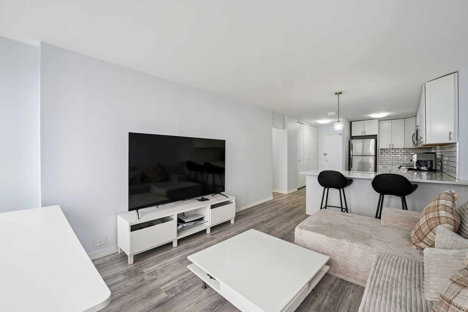 5415 N SHERIDAN Road 3008