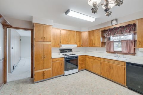 Tiny photo for 19 N East Avenue, South Elgin, IL 60177 (MLS # 12587652)