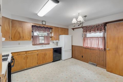 Tiny photo for 19 N East Avenue, South Elgin, IL 60177 (MLS # 12587652)