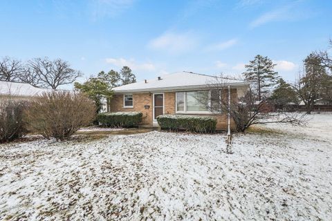 Tiny photo for 19 N East Avenue, South Elgin, IL 60177 (MLS # 12587652)