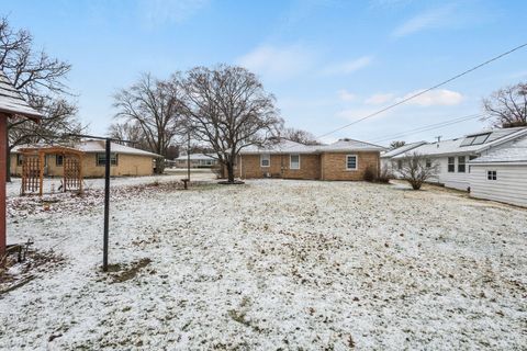 Tiny photo for 19 N East Avenue, South Elgin, IL 60177 (MLS # 12587652)