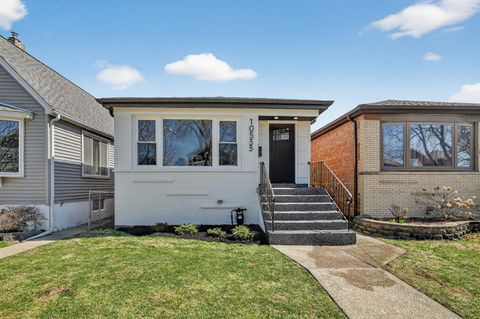Photo of 10533 S Whipple Street, Chicago, IL 60655 (MLS # 12605739)