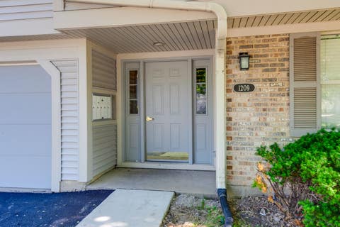 Tiny photo for 1209 BRADWELL Lane #E, Mundelein, IL 60060 (MLS # 12660358)